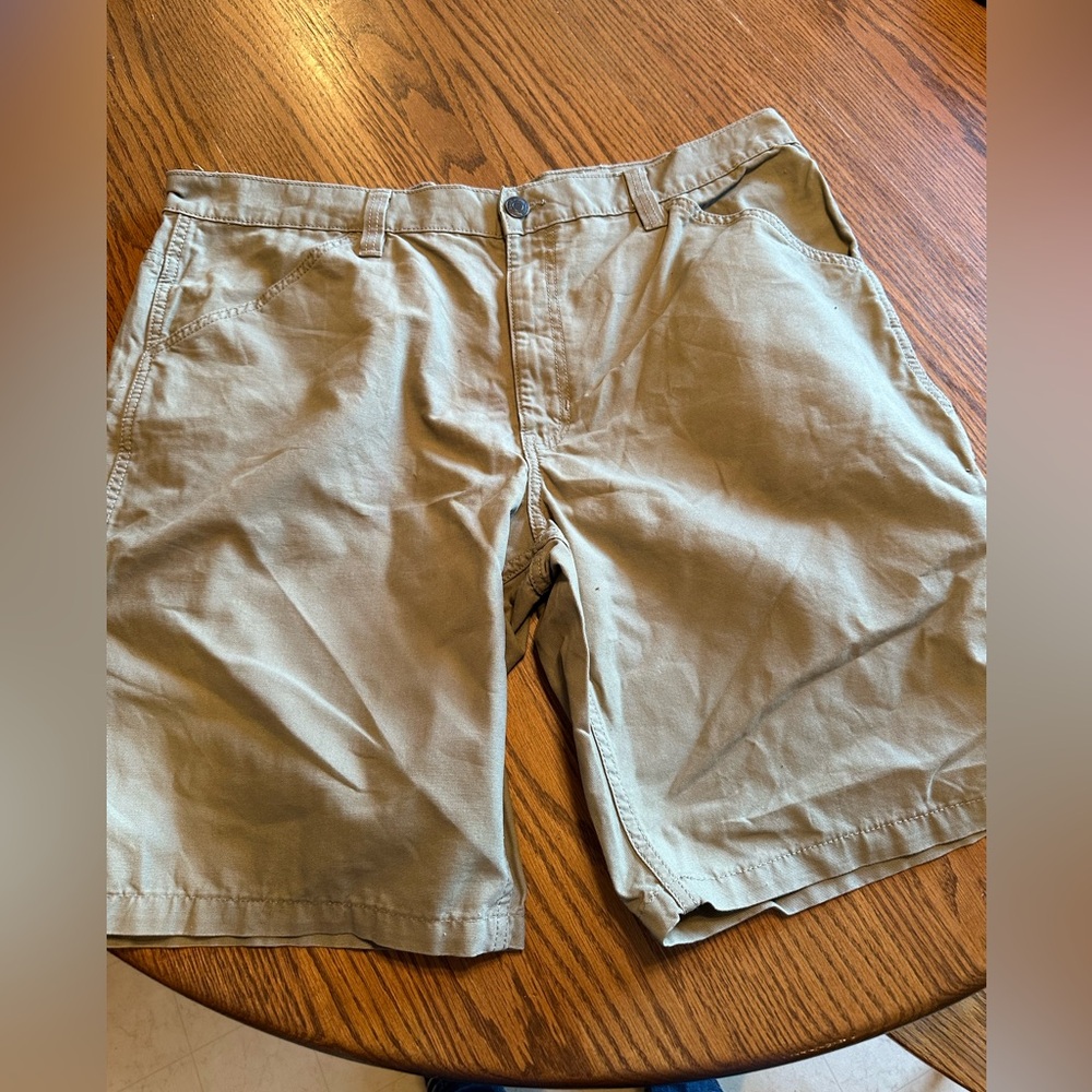 Men’s 42 blue mountain cargo shorts